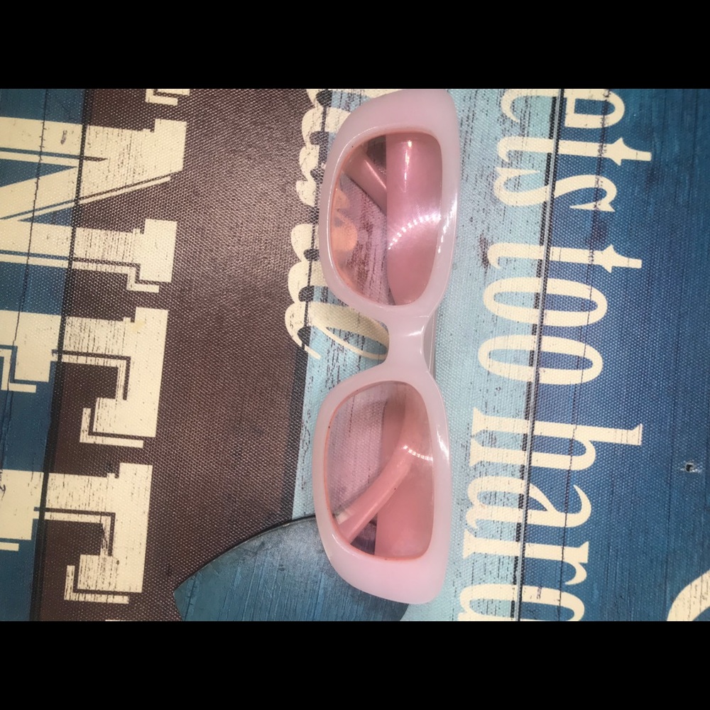 Pink glasses - Picture 2 of 3
